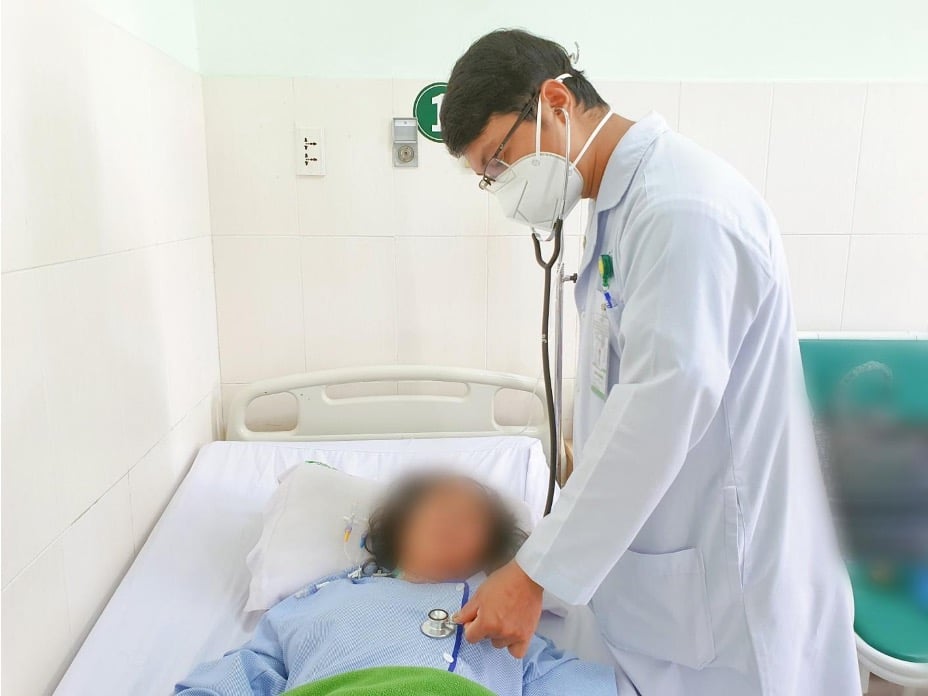 UỐNG 50 VIÊN THUỐC TĂNG CÂN KHÔNG RÕ LOẠI, MỘT NGƯỜI BỆNH RƠI VÀO TÌNH TRẠNG NGUY KỊCH