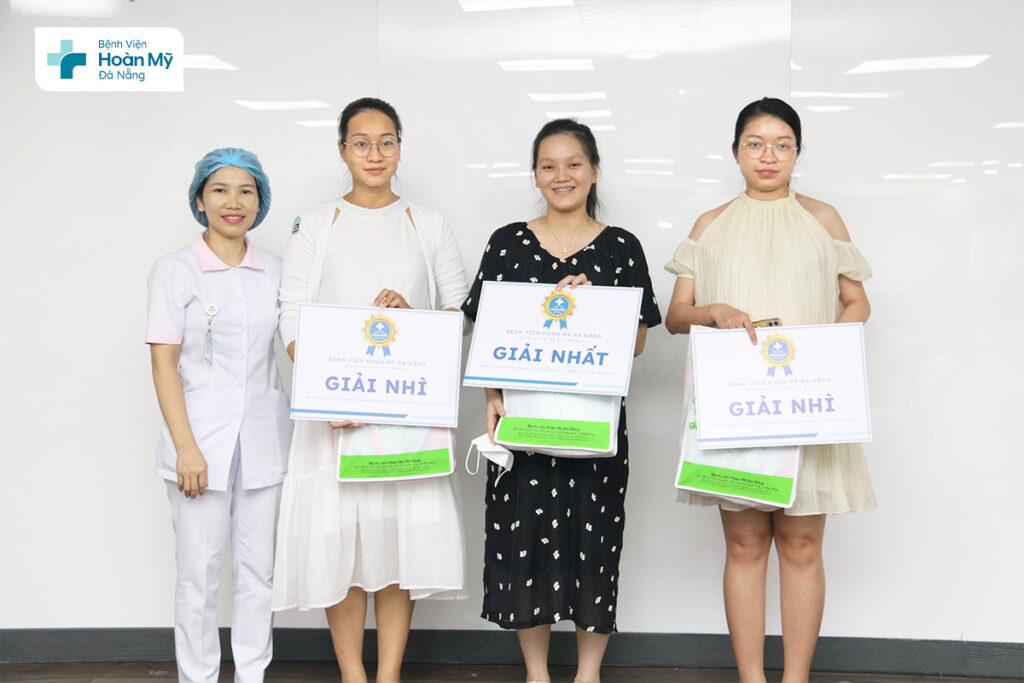 Mẹ bầu tham gia cuộc thi ôn luyện kiến thức và nhận về nhiều quà tặng giá trị từ chương trình