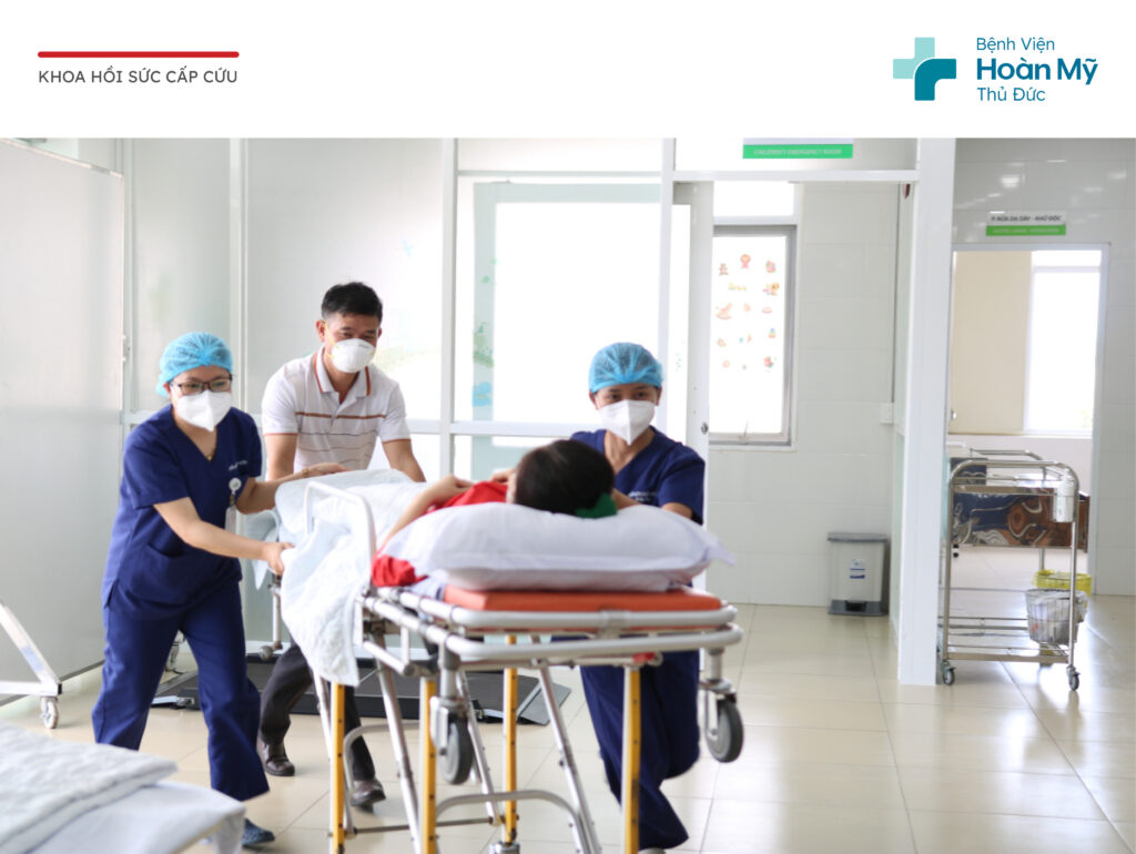 Nhồi máu cơ tim là gì? Dấu hiệu và Cách sơ cứu từ bác sĩ