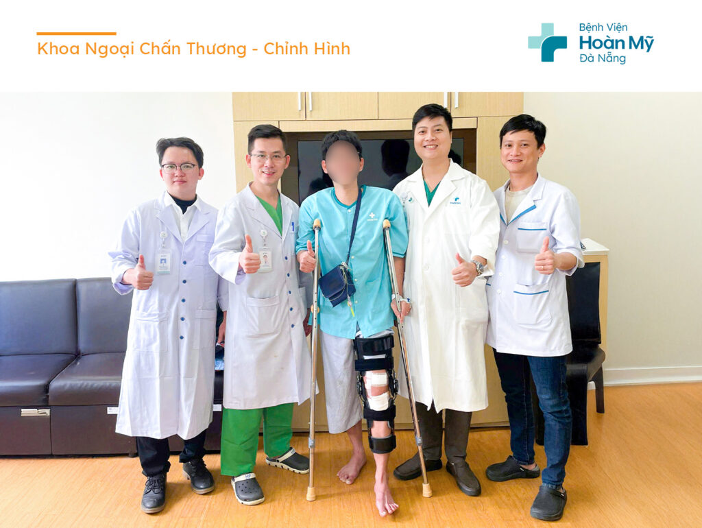 Phẫu thuật nội soi tái tạo dây chằng chéo sau, phục hồi vận động sớm