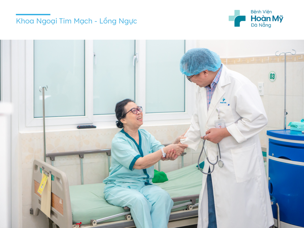 Thay van 2 lá sinh học cho người cao tuổi chỉ với vết mổ 6cm