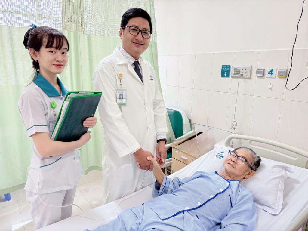 Phẫu thuật cắt đại tràng và nối ruột cứu sống người bệnh ung thư bị tắc ruột