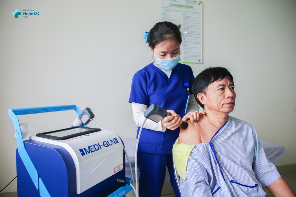 Điều trị đau khớp vai bằng phương pháp phục hồi chức năng