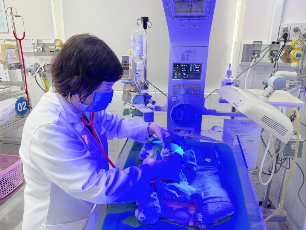 Chăm sóc và điều trị thành công cho bé sơ sinh non tháng