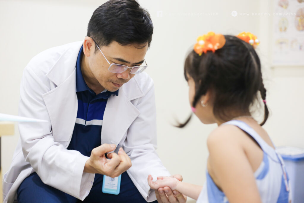 Khắc phục dáng hình không hoàn hảo cho gần 20 trẻ em khuyết tật tại Hà Tĩnh