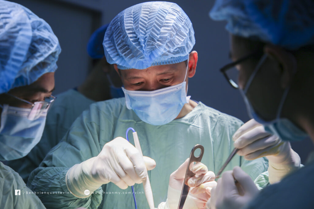 Nối gân cơ đùi bị đứt rời cho vận động viên Marathoon