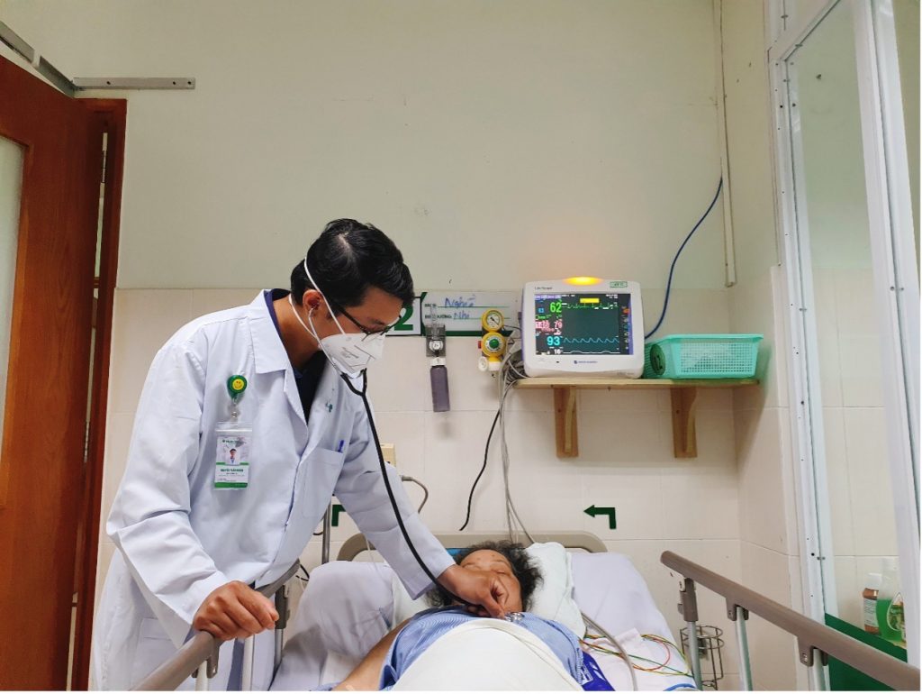 CỤ BÀ 70 TUỔI BỊ ĐÁI THÁO ĐƯỜNG NGUY KỊCH ĐƯỢC CỨU SỐNG