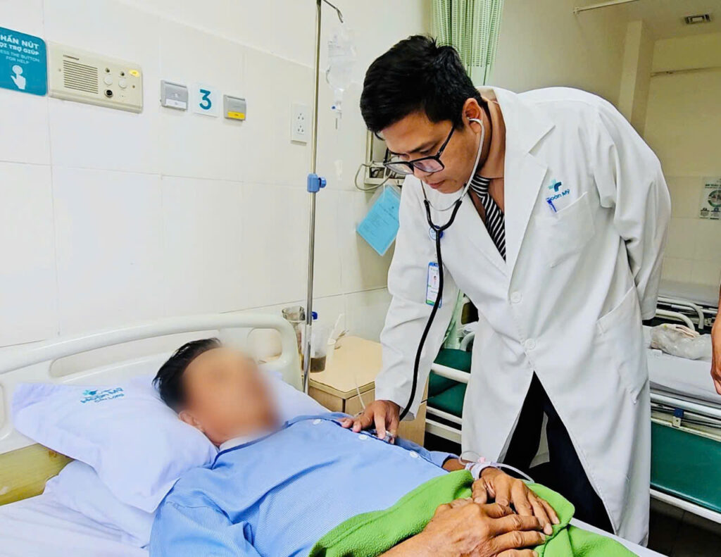 Biệt đội cấp cứu 916 cứu sống người bệnh ngưng tim nguy kịch