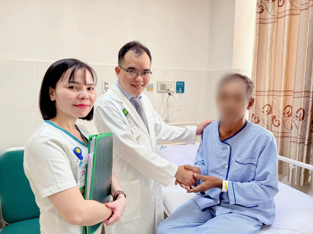 Cắt bỏ u gan thành công bằng phẫu thuật nội soi