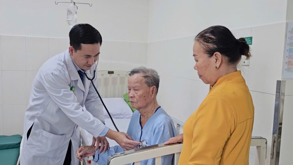 Cứu sống cụ ông 75 tuổi có chỉ số đường huyết tăng cao gấp 8 lần bình thường