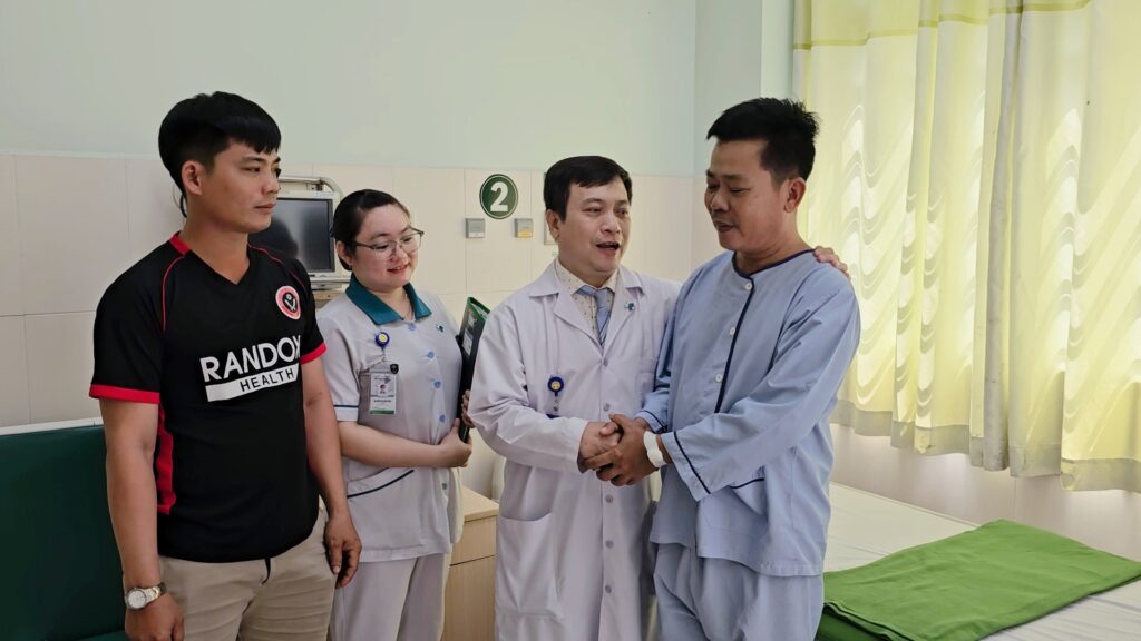 Điều trị thành công bệnh rất hiếm gặp: Bóc tách động mạch treo tràng trên đơn độc