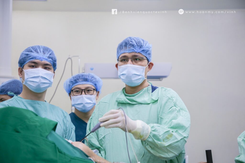 Giải phóng tình trạng đau, hạn chế khớp vai cho cụ bà 80 tuổi